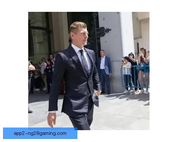 克罗斯在伯纳乌举办盛大告别仪式告别皇马球迷